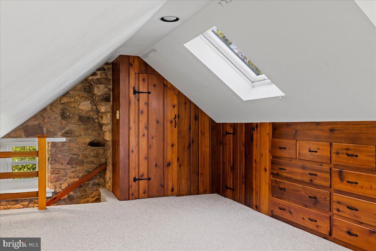 PEBBLE HILL - Residential