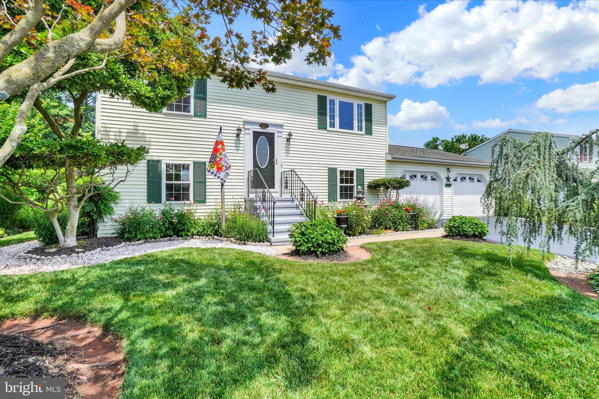 2437 HEATHER ROAD
