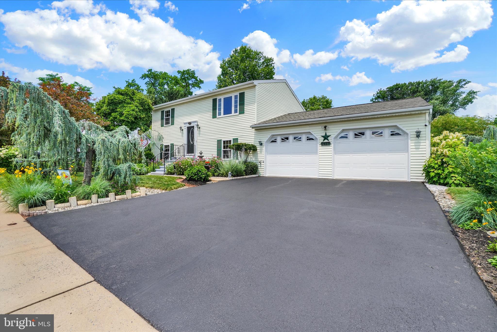 2437 HEATHER ROAD
