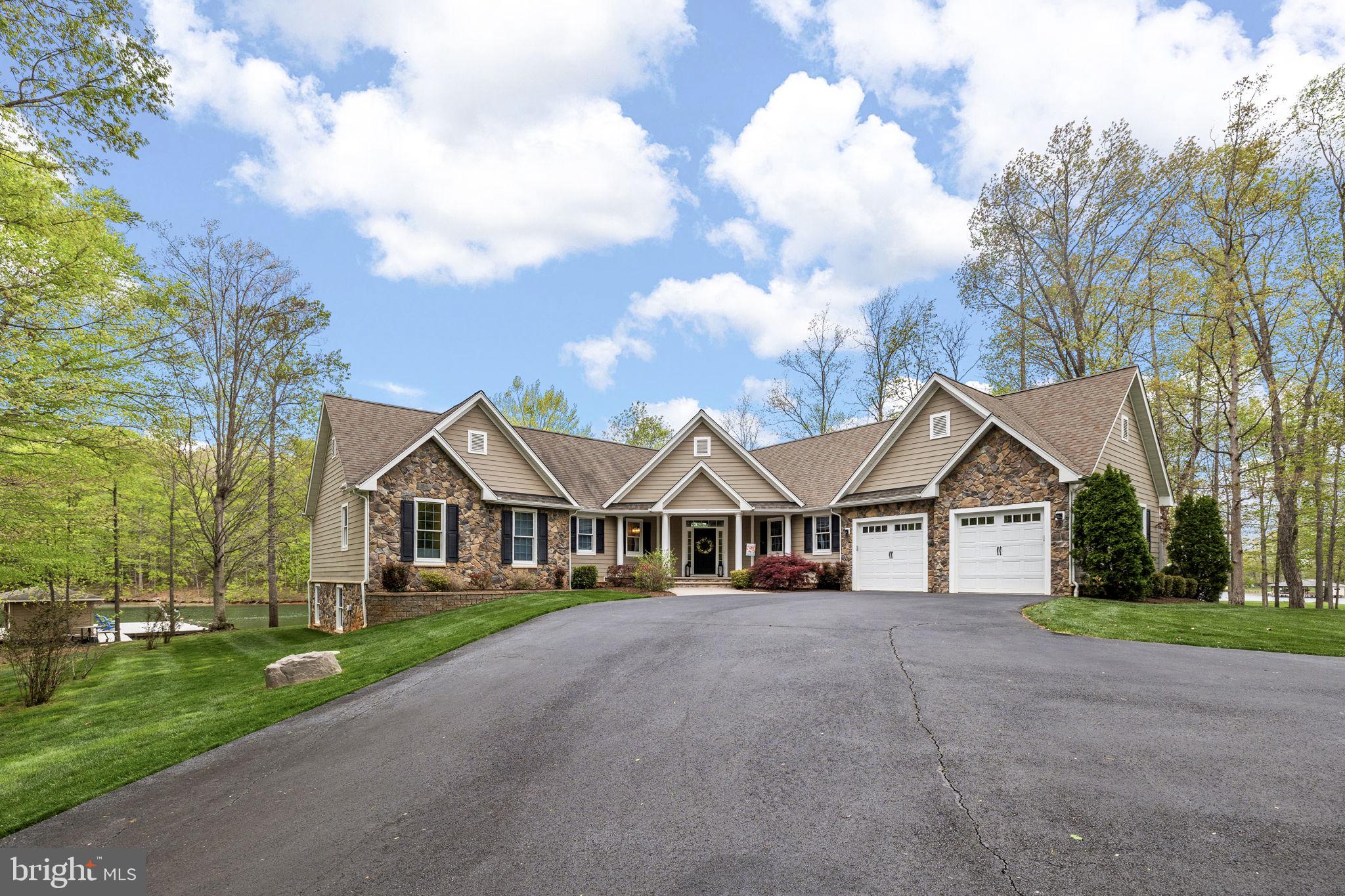 NOAH'S LANDING - Residential