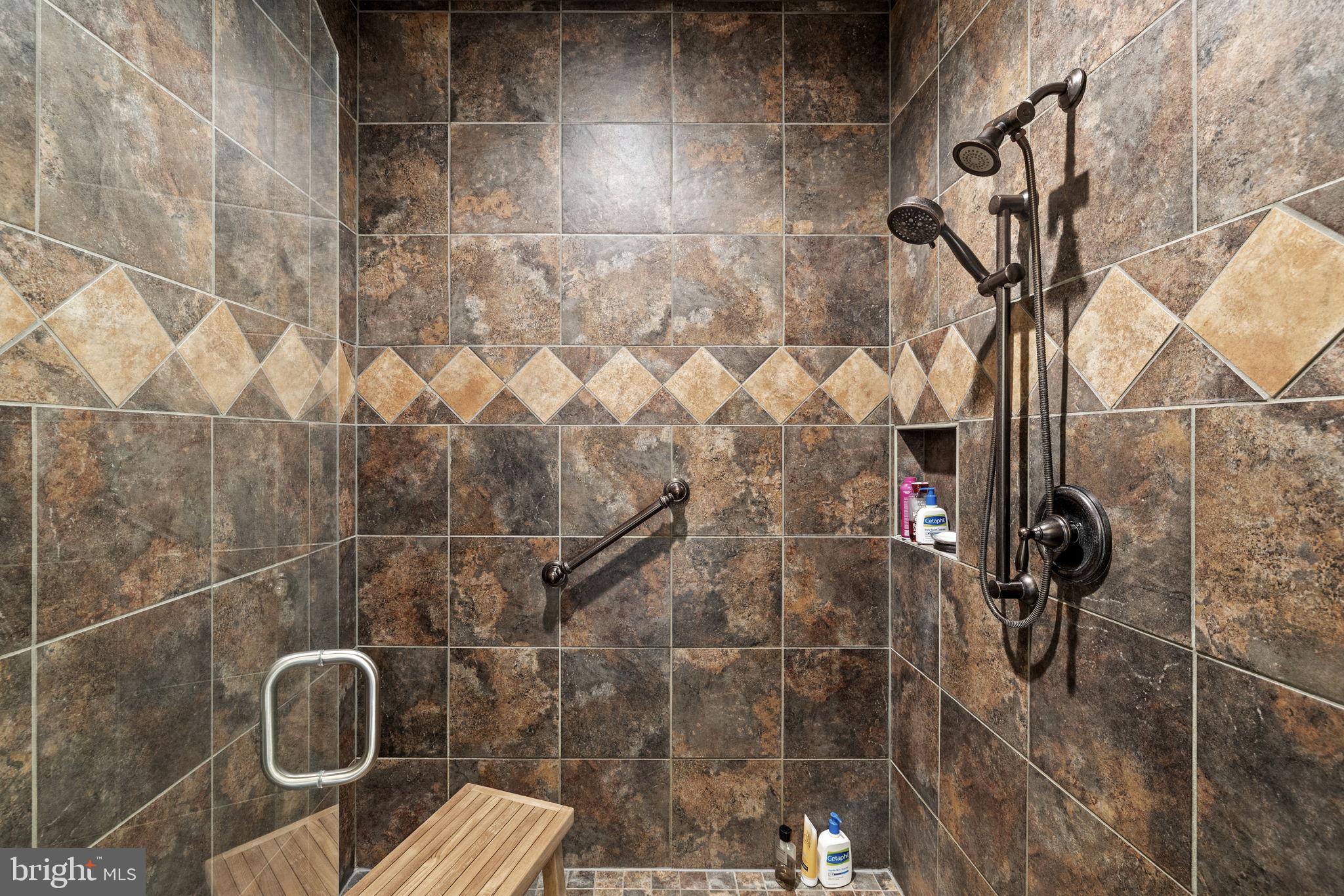 NOAH'S LANDING - Residential