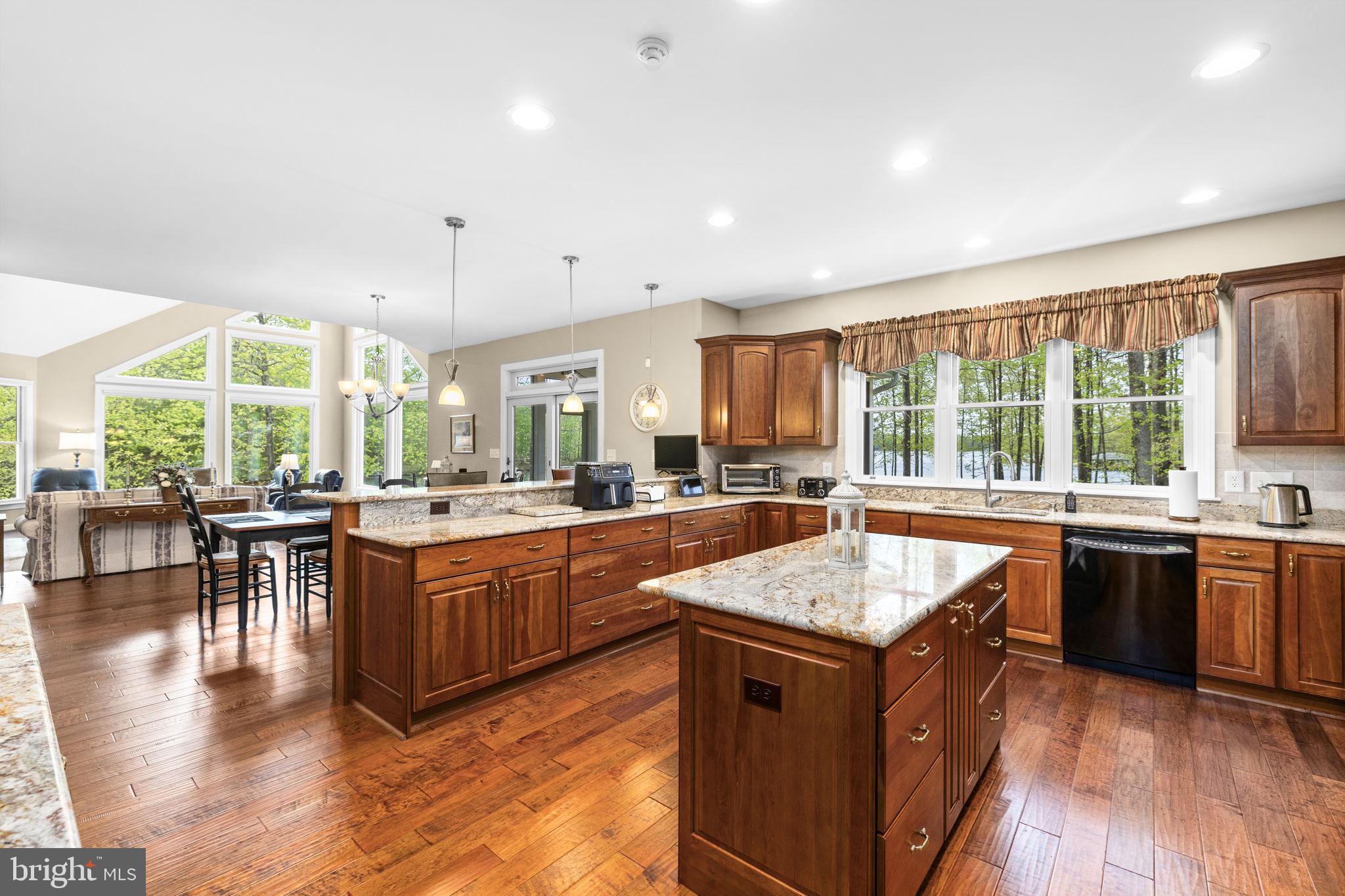 NOAH'S LANDING - Residential