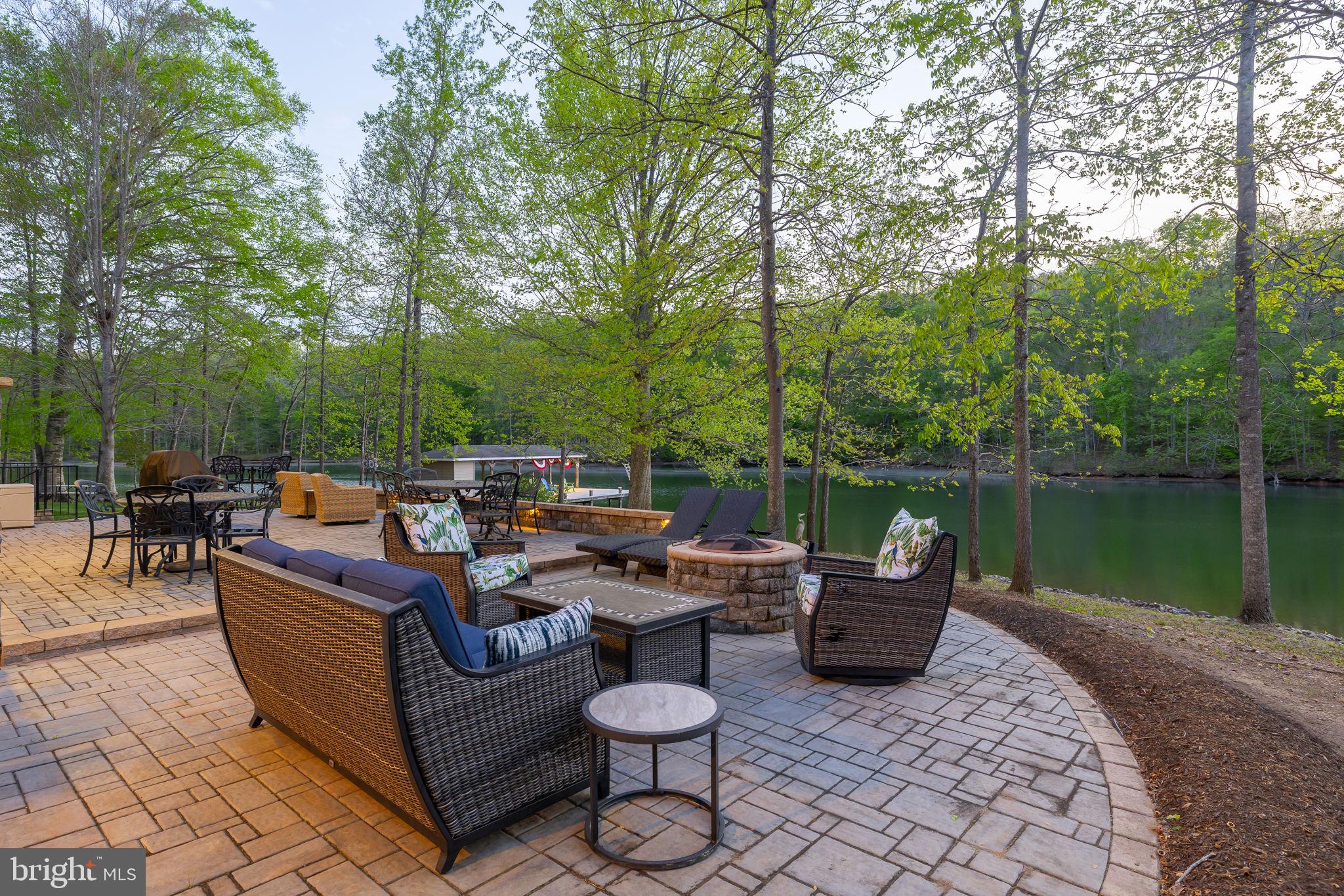 NOAH'S LANDING - Residential