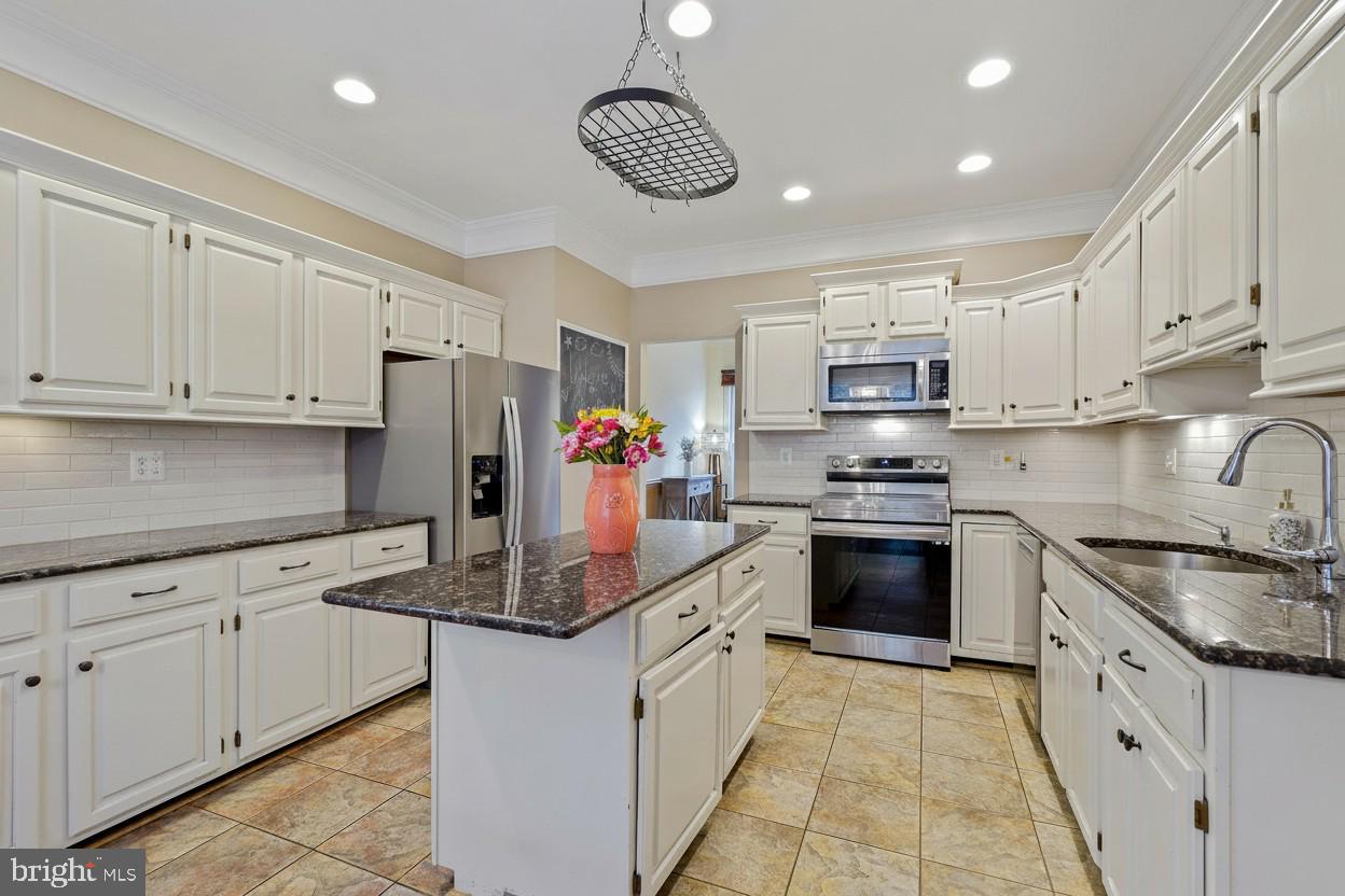 QUINCE ORCHARD ESTATES - Residential