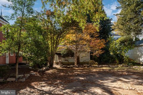 Photo of 1104 Caroline St, FREDERICKSBURG, VA 22407 (MLS # VAFB2009240)