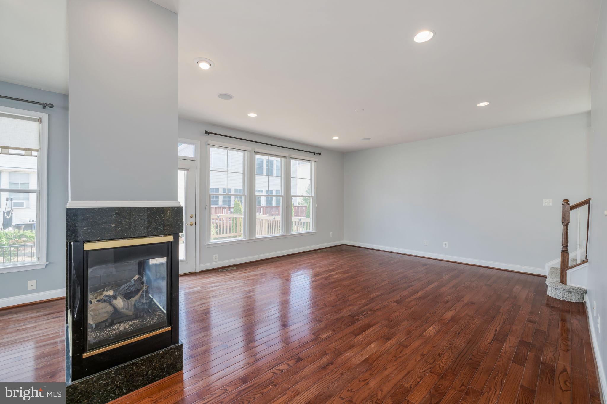 KINGSTOWNE - Residential