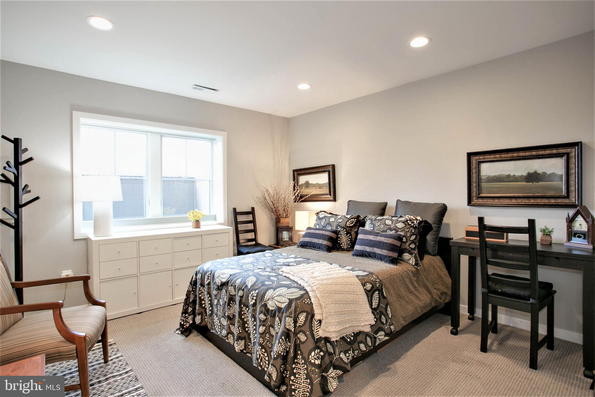 MADISON MANOR - Residential