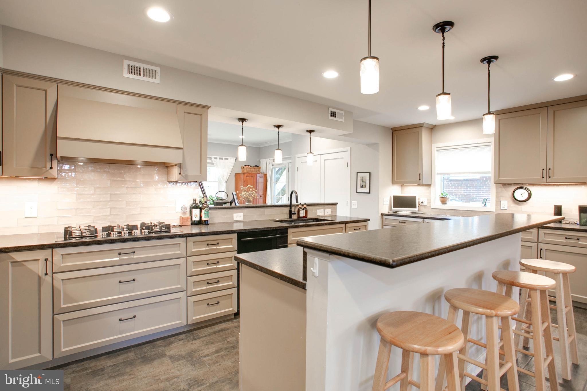 MADISON MANOR - Residential