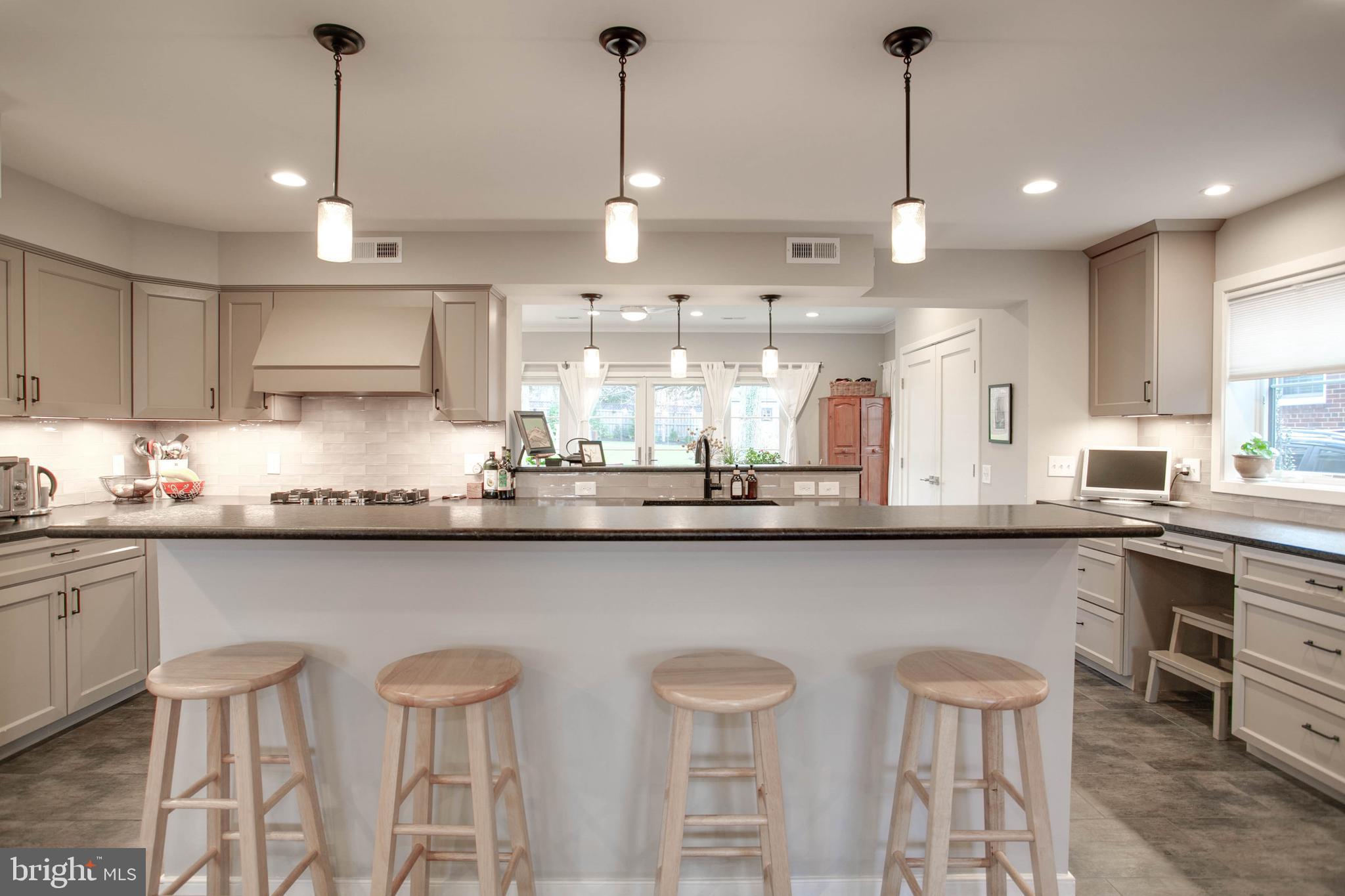 MADISON MANOR - Residential