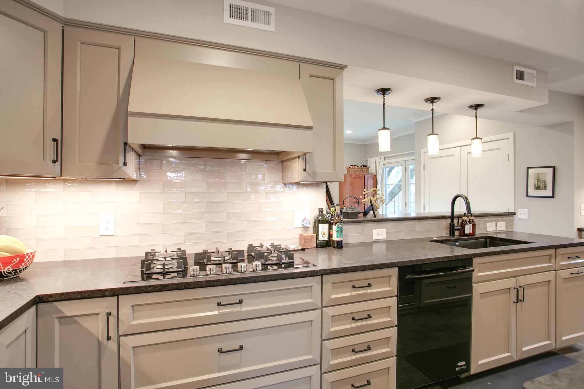 MADISON MANOR - Residential