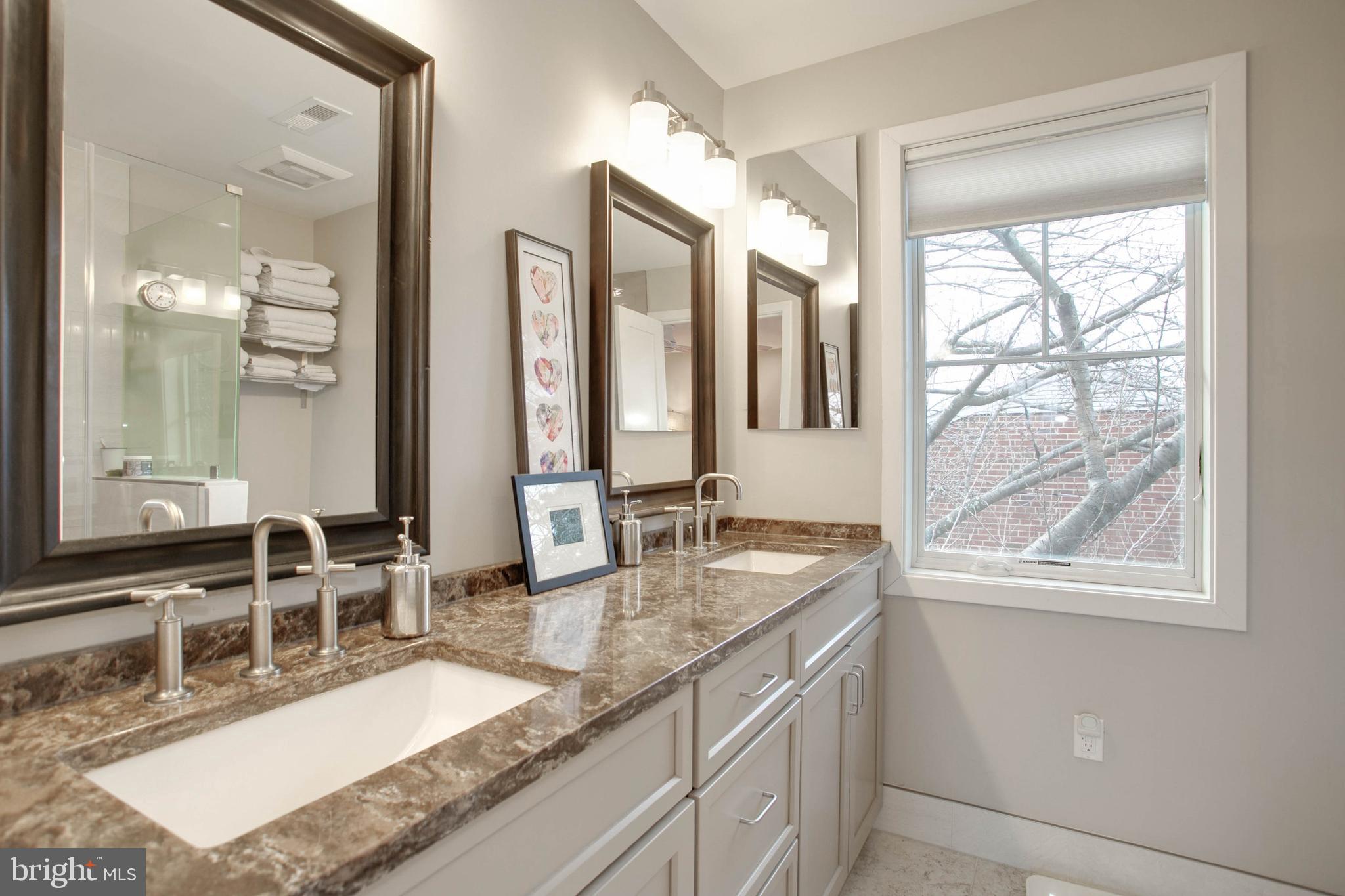 MADISON MANOR - Residential