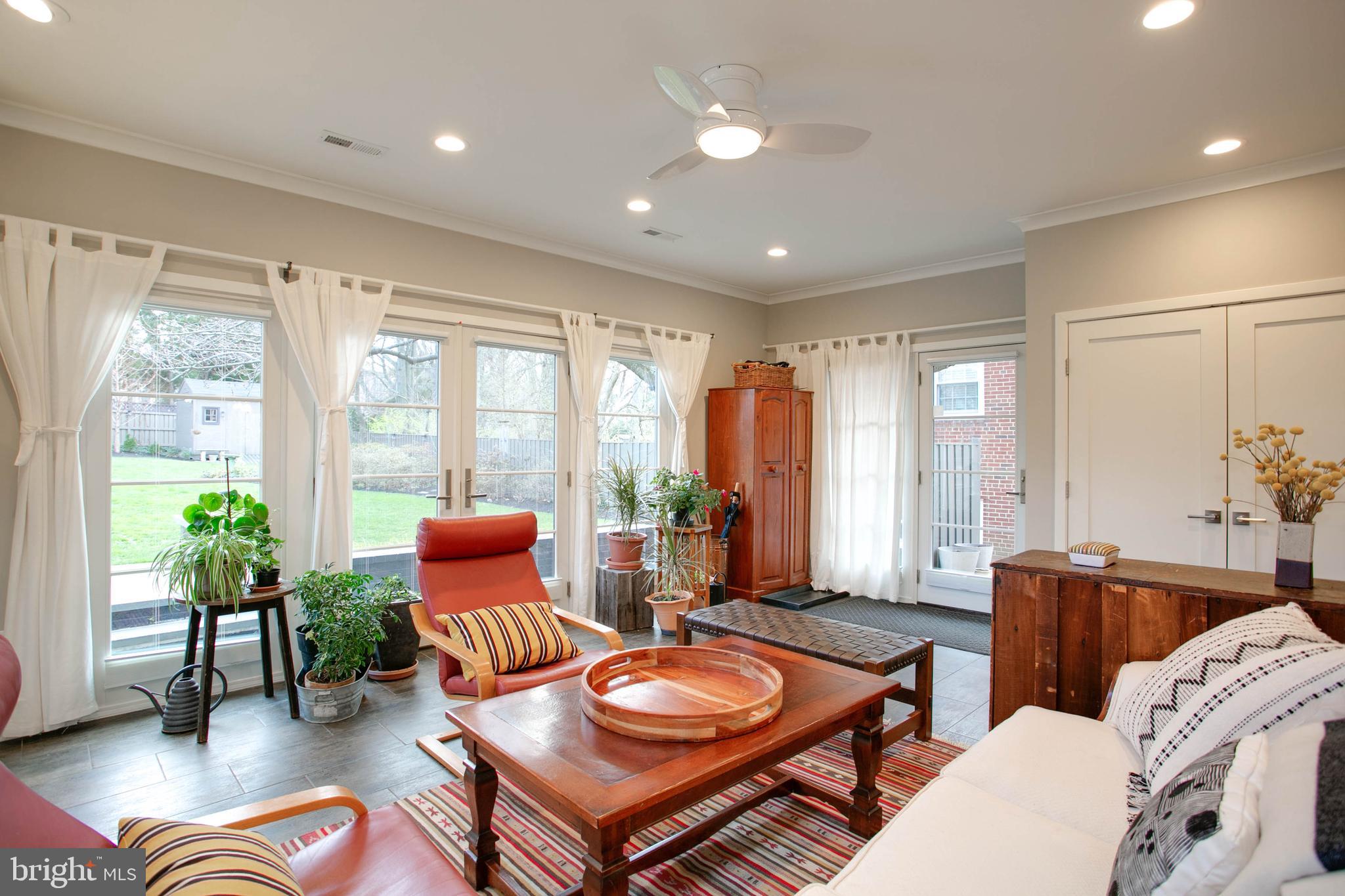 MADISON MANOR - Residential