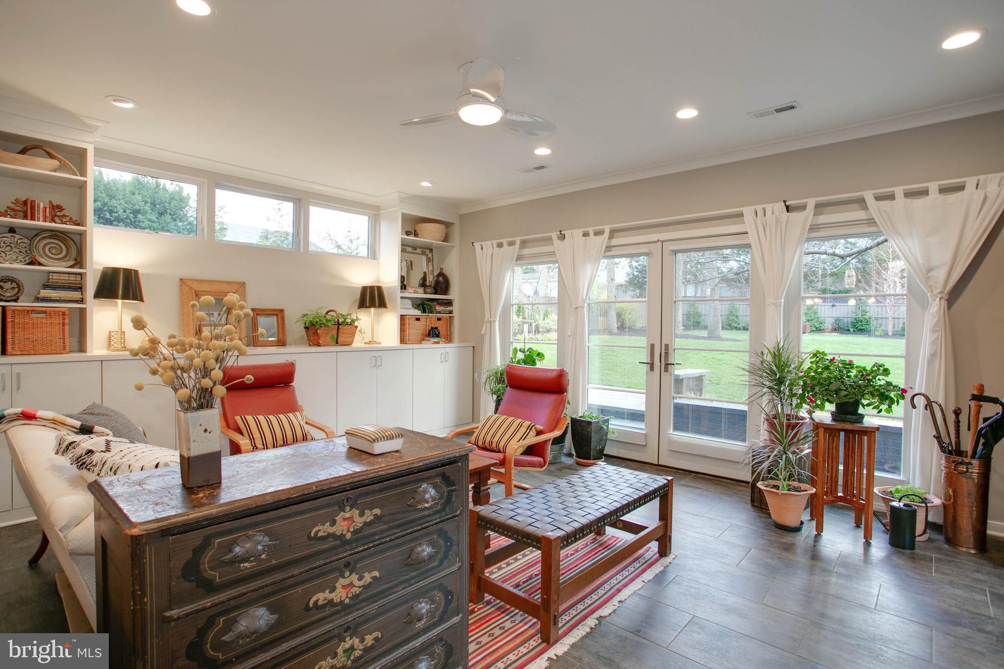 MADISON MANOR - Residential