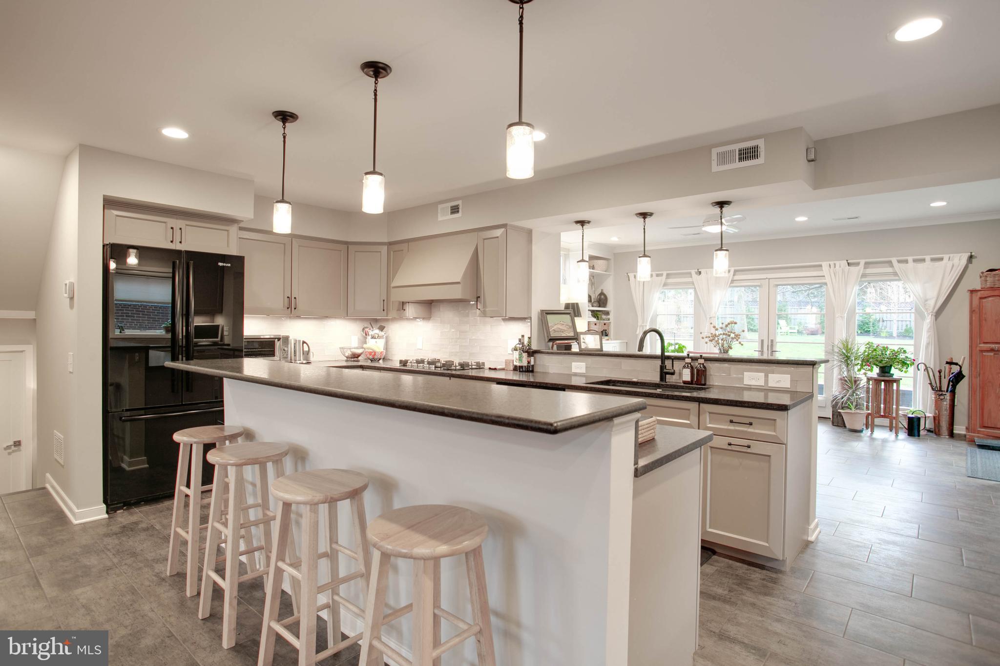 MADISON MANOR - Residential