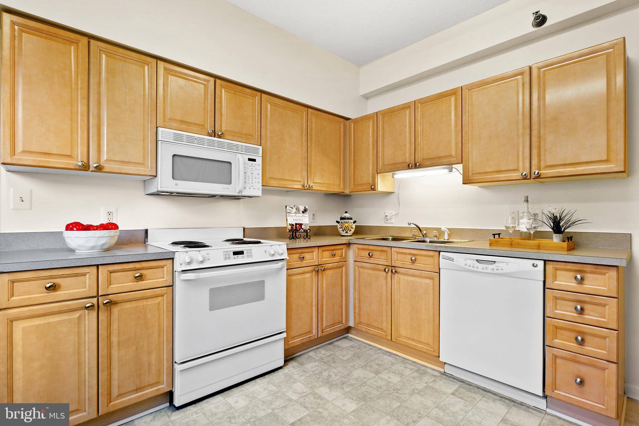 LEISURE WORLD - Residential