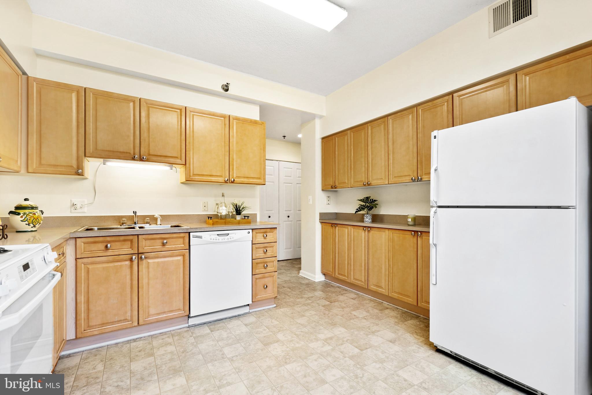 LEISURE WORLD - Residential