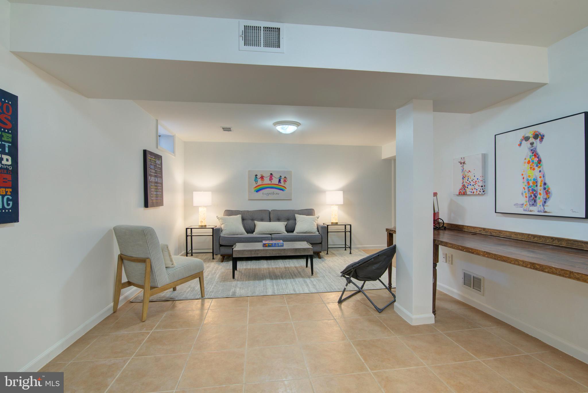 SENECA CHASE - Residential