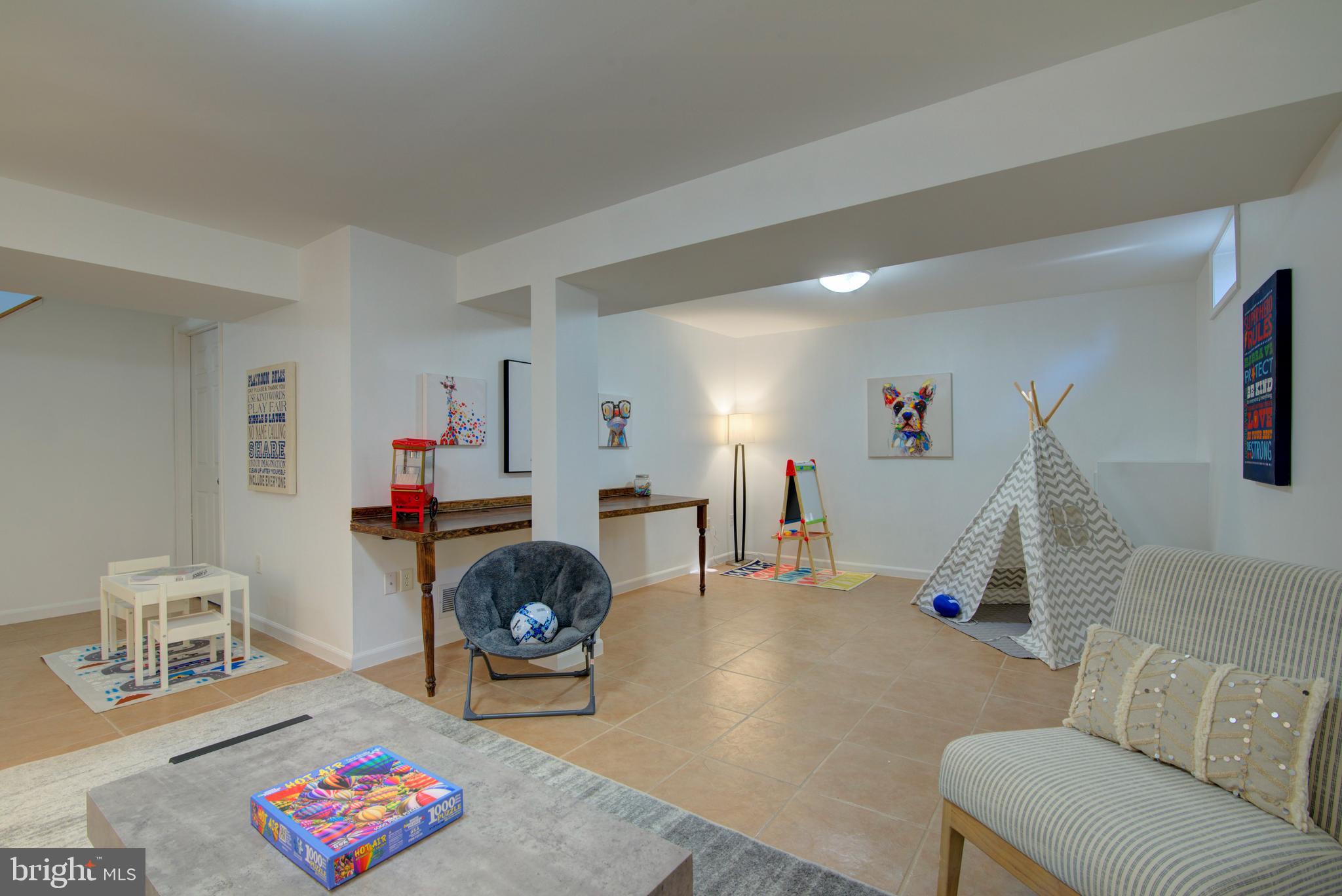 SENECA CHASE - Residential