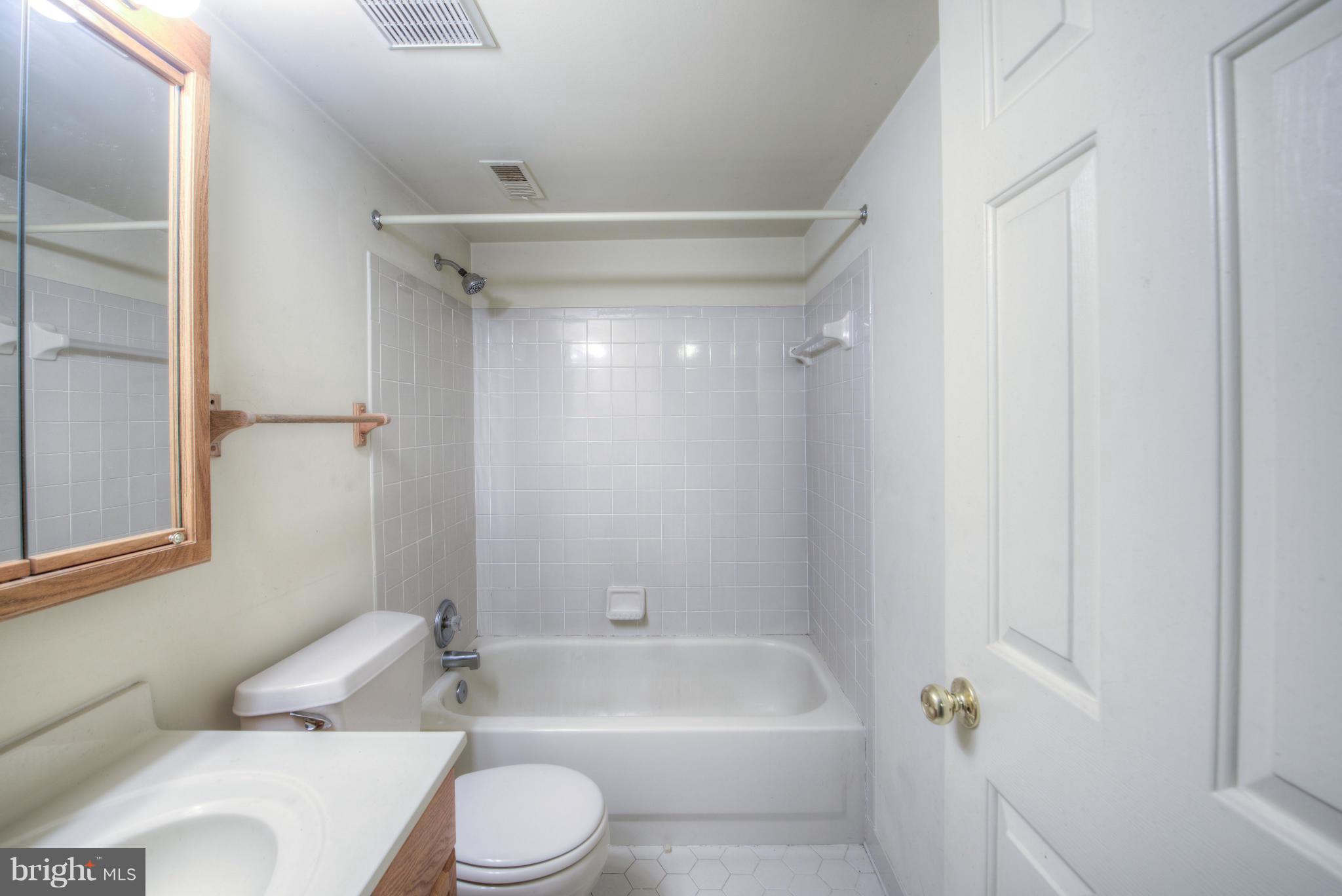 HAMPTON OAKS - Residential