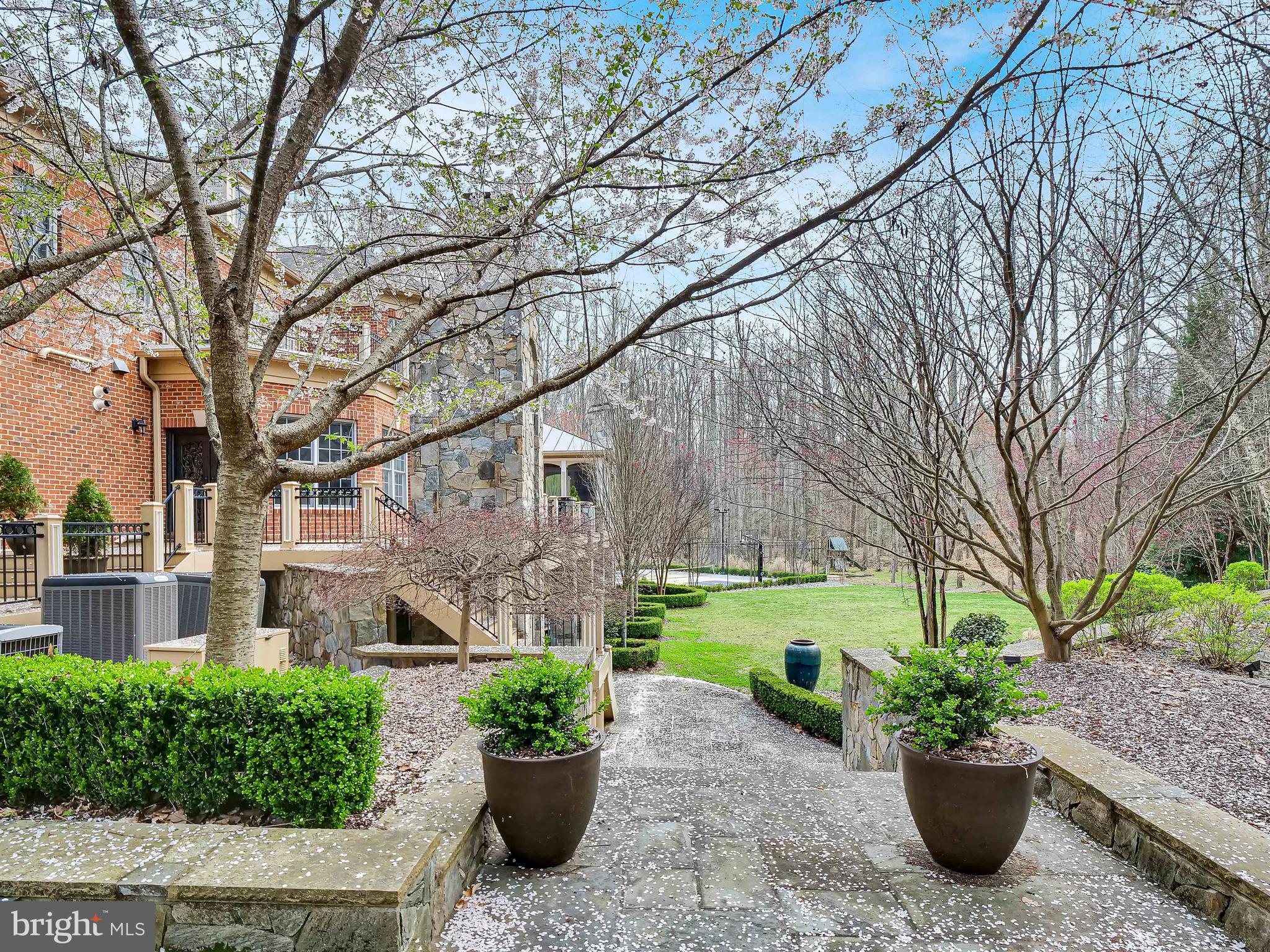 PLANTATION HILLS - Residential