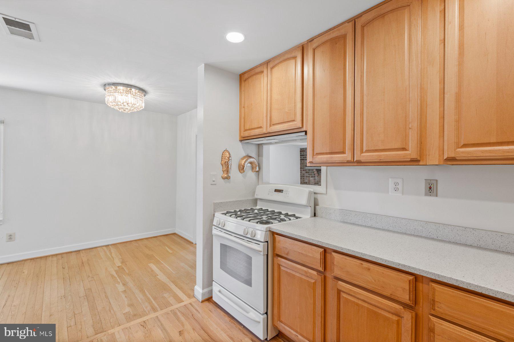 PIMMIT HILLS - Residential Lease