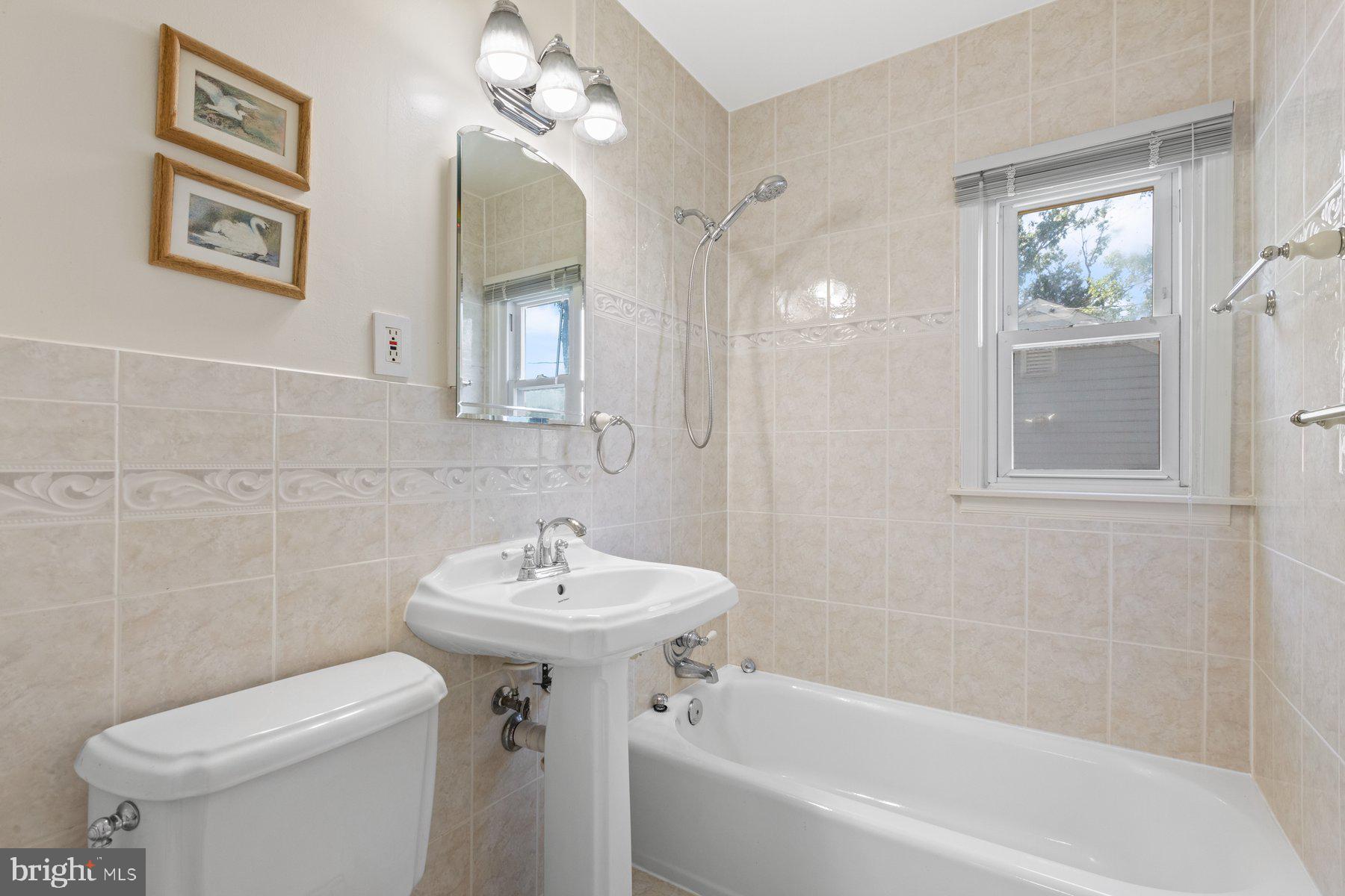 PIMMIT HILLS - Residential Lease