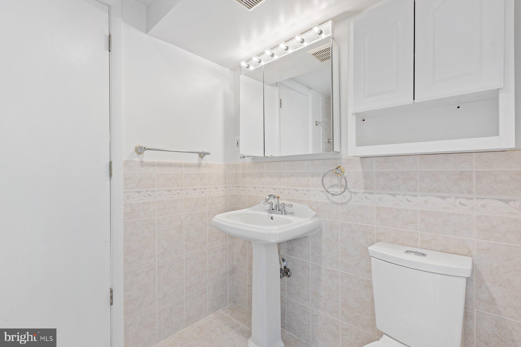 PIMMIT HILLS - Residential Lease