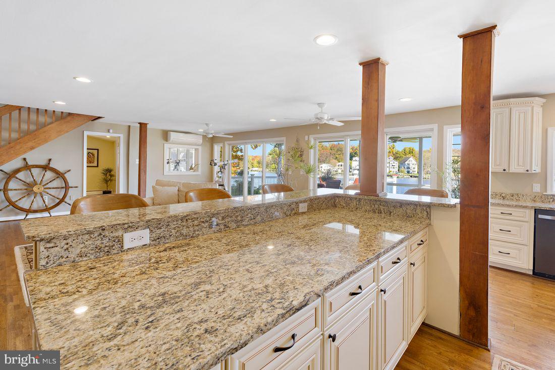 SENECA HARBOR - Residential