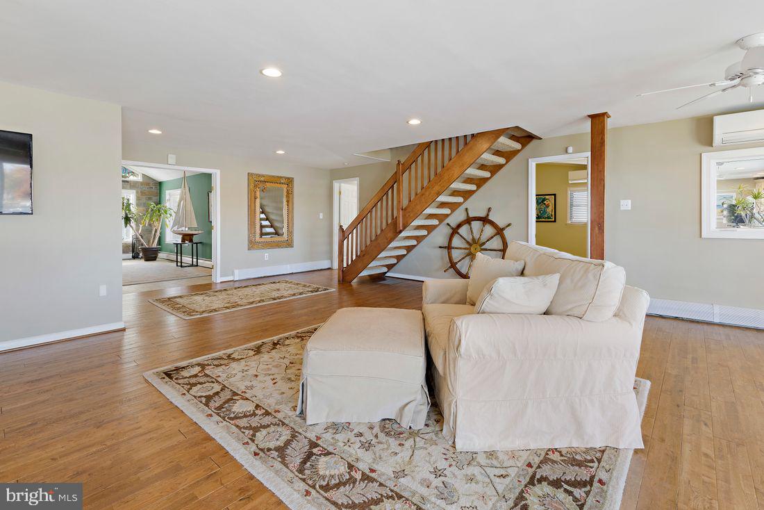 SENECA HARBOR - Residential