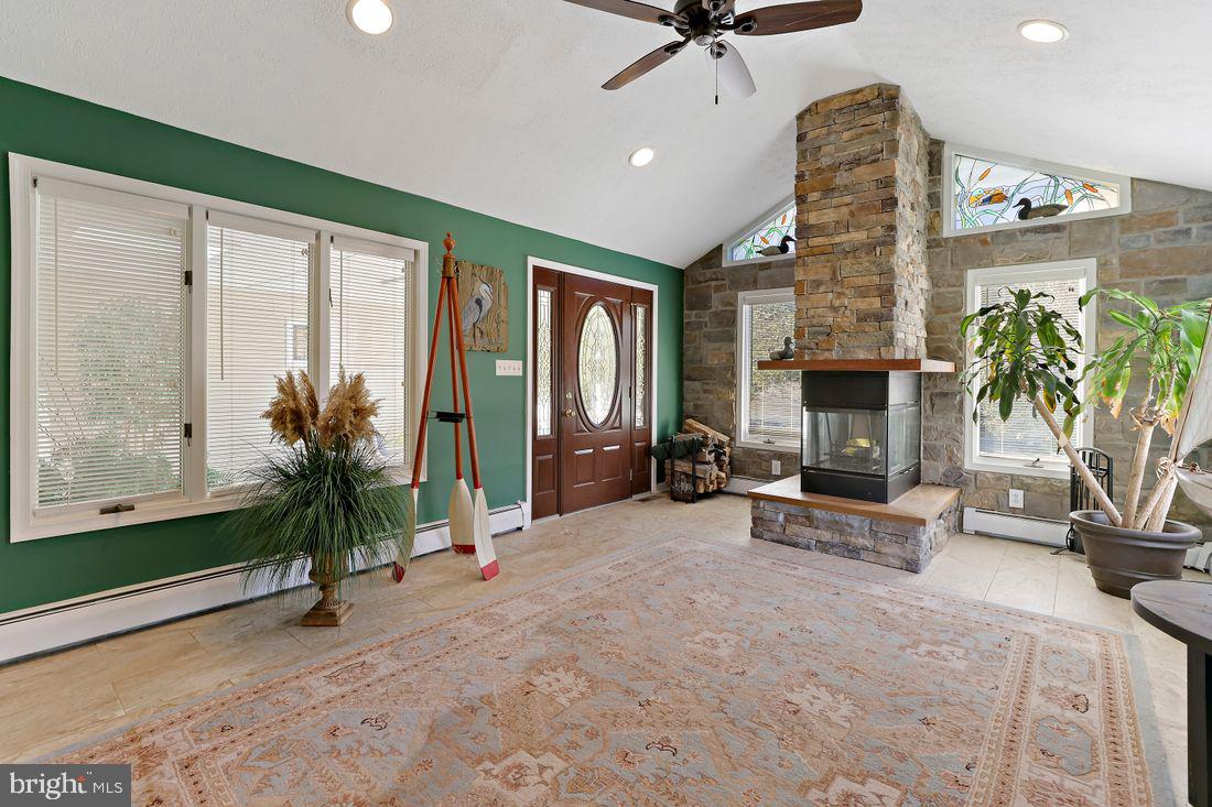 SENECA HARBOR - Residential