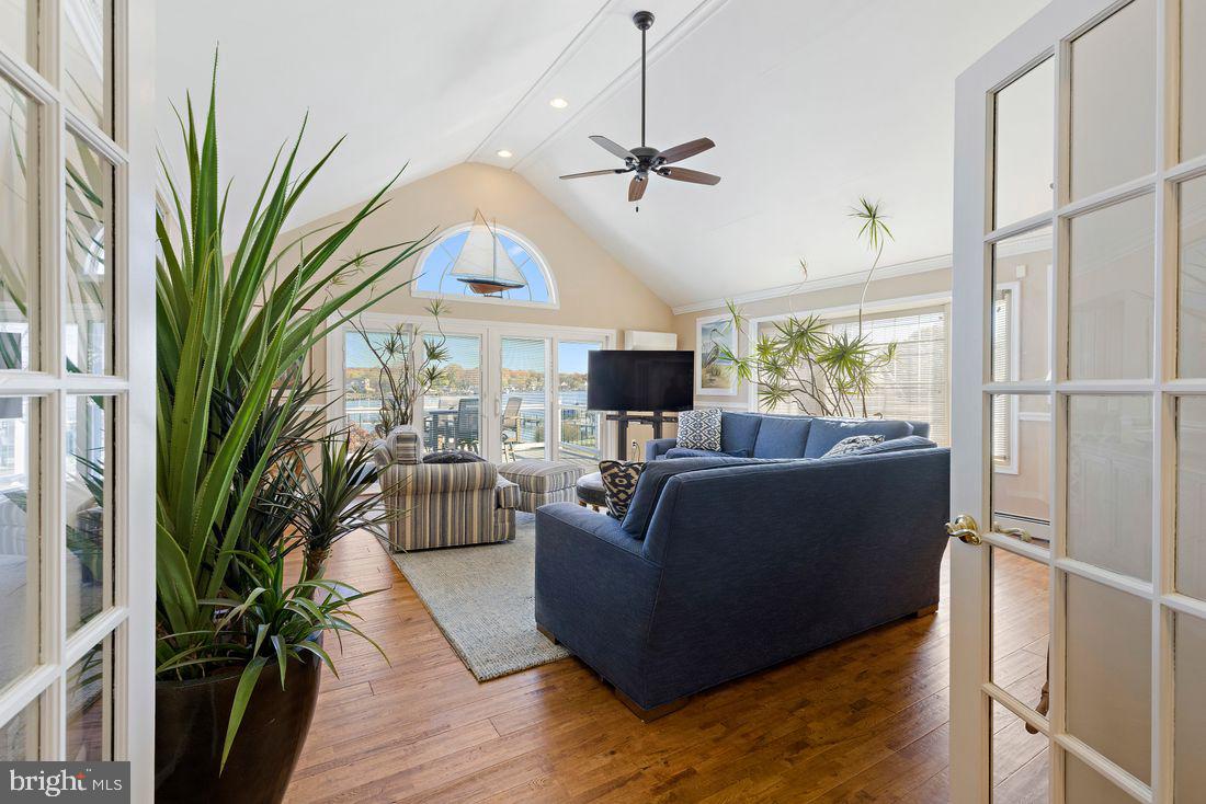 SENECA HARBOR - Residential