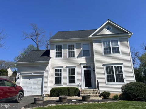 102 DELAWARE AVENUE HAMILTON VA 20158