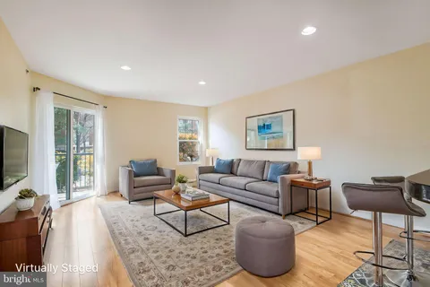 3313 Wyndham Circle Unit 1218, Alexandria, VA MLS: VAAX2043566