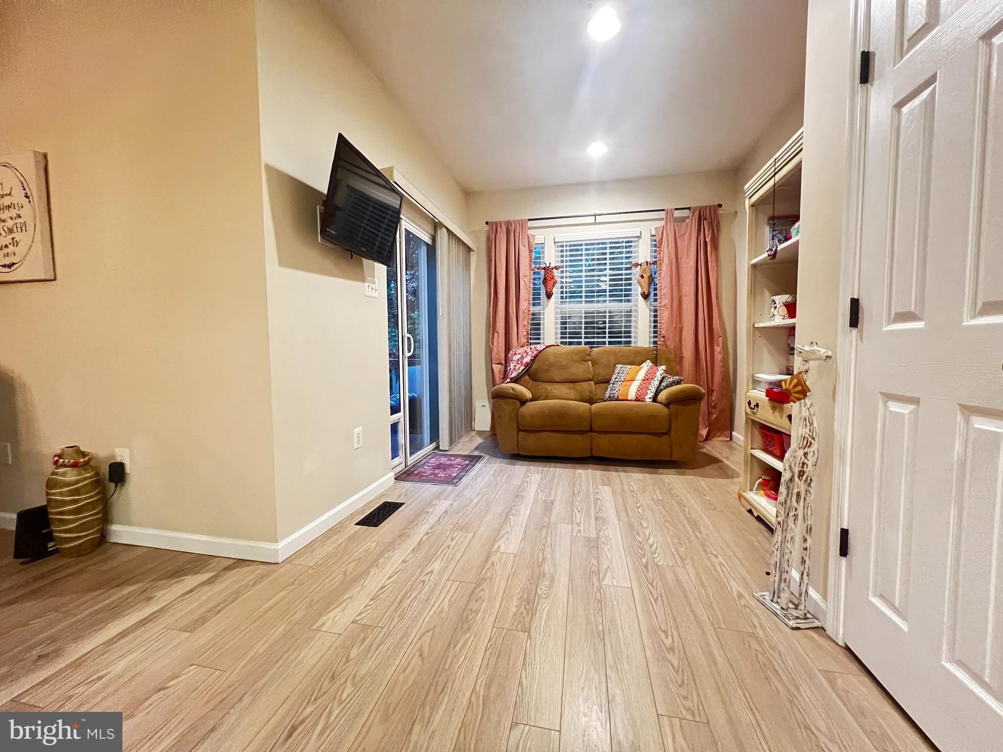 THE LANDINGS AT RIVER OAKS - Residential