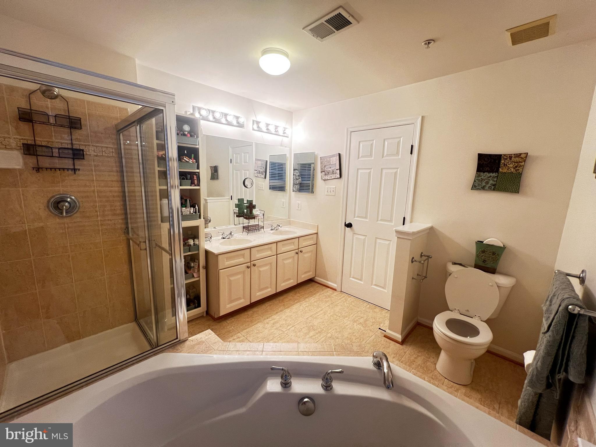 THE LANDINGS AT RIVER OAKS - Residential