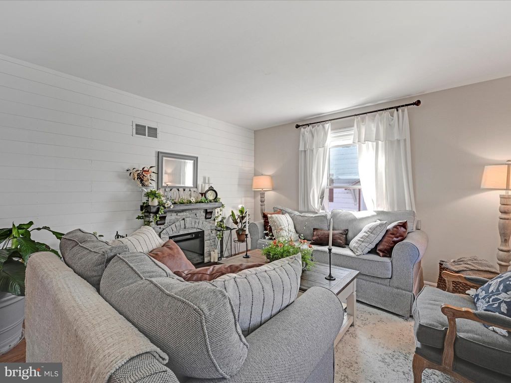 Photo of 133 E Mill Street, Manheim, PA 17545 (MLS # PALA2041976)