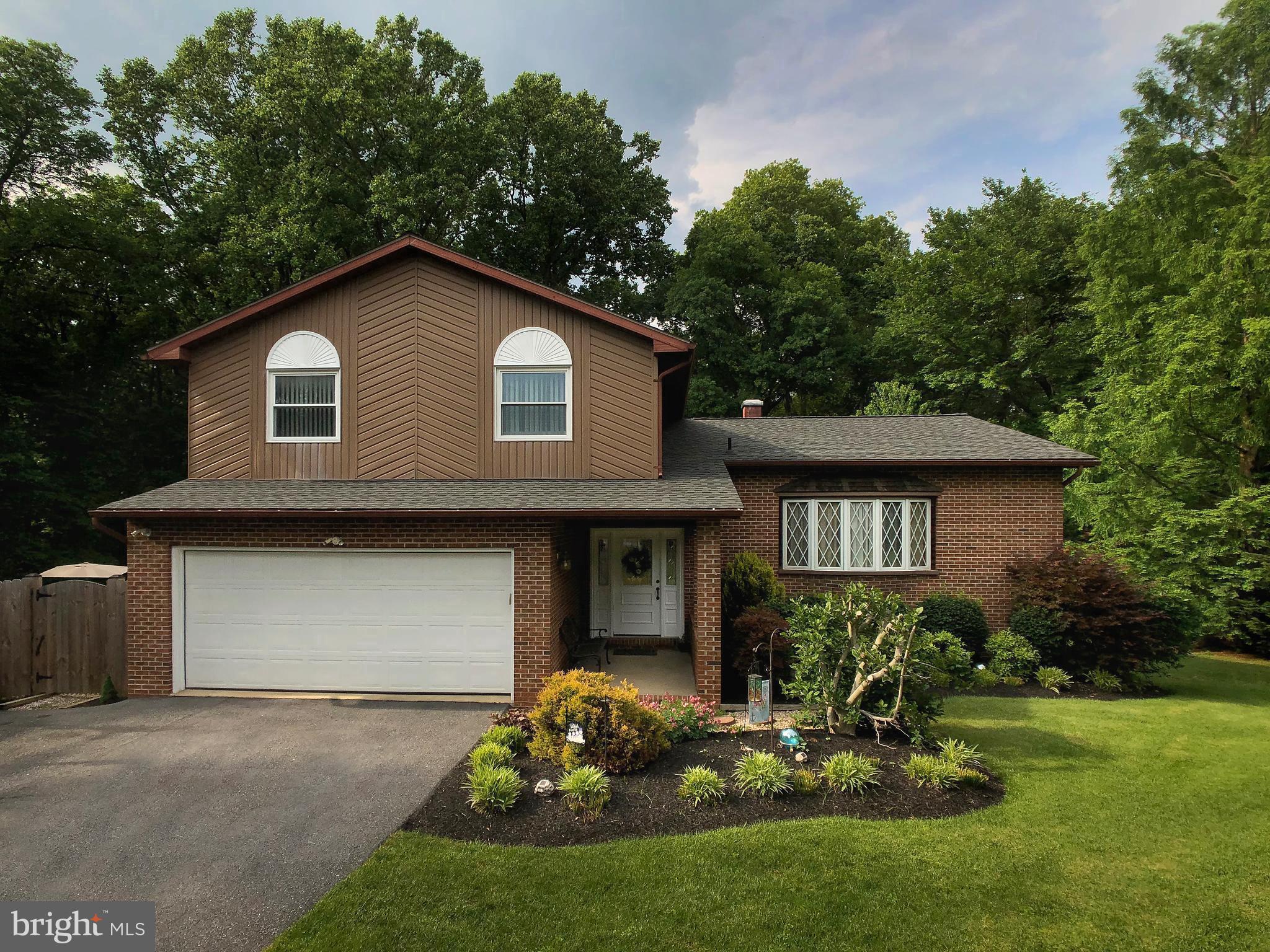 HUNT CREST - Residential