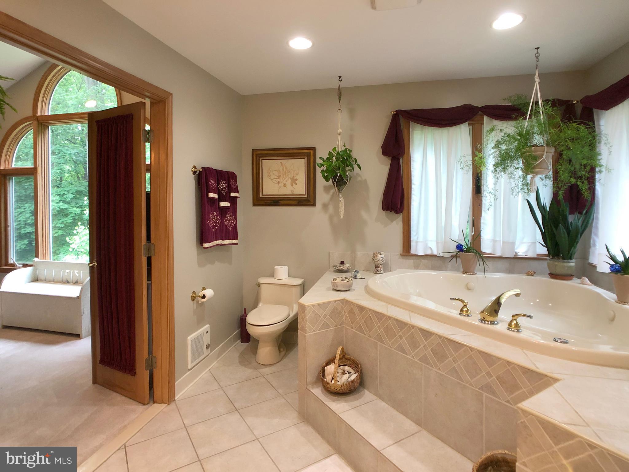 HUNT CREST - Residential