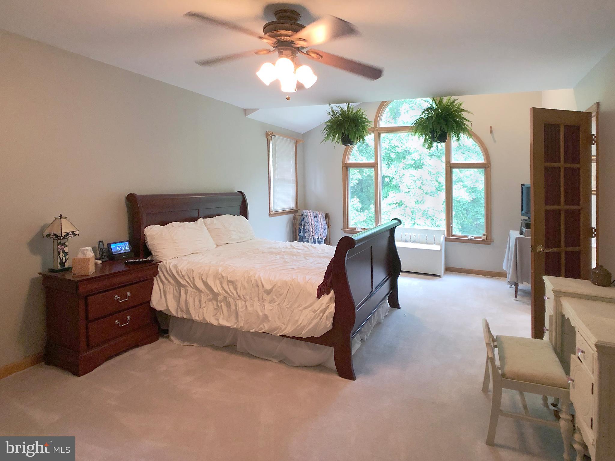 HUNT CREST - Residential