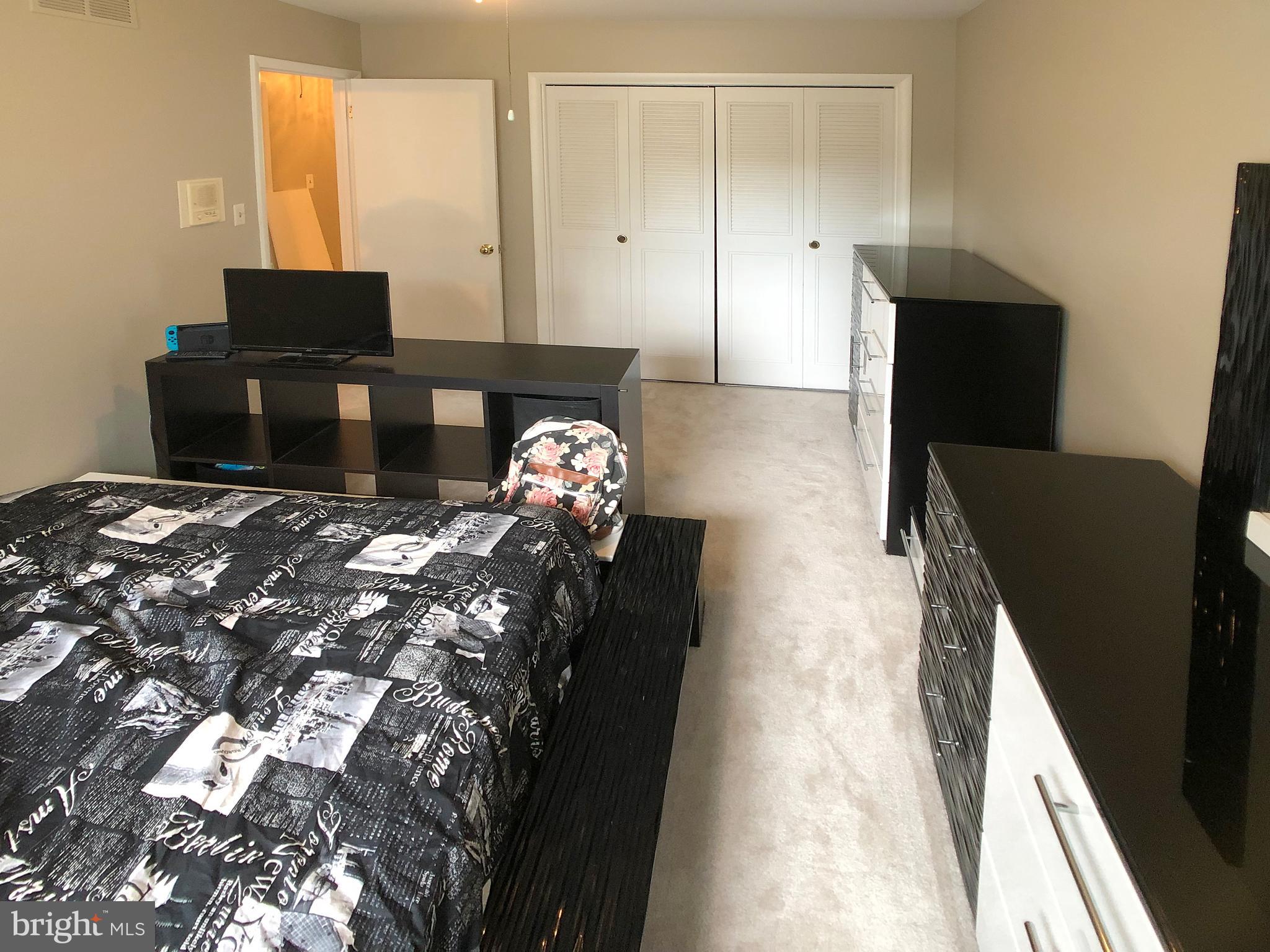 HUNT CREST - Residential