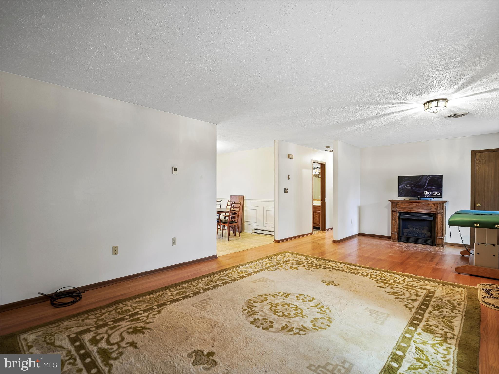 COUNTRY SIDE MANOR - Residential