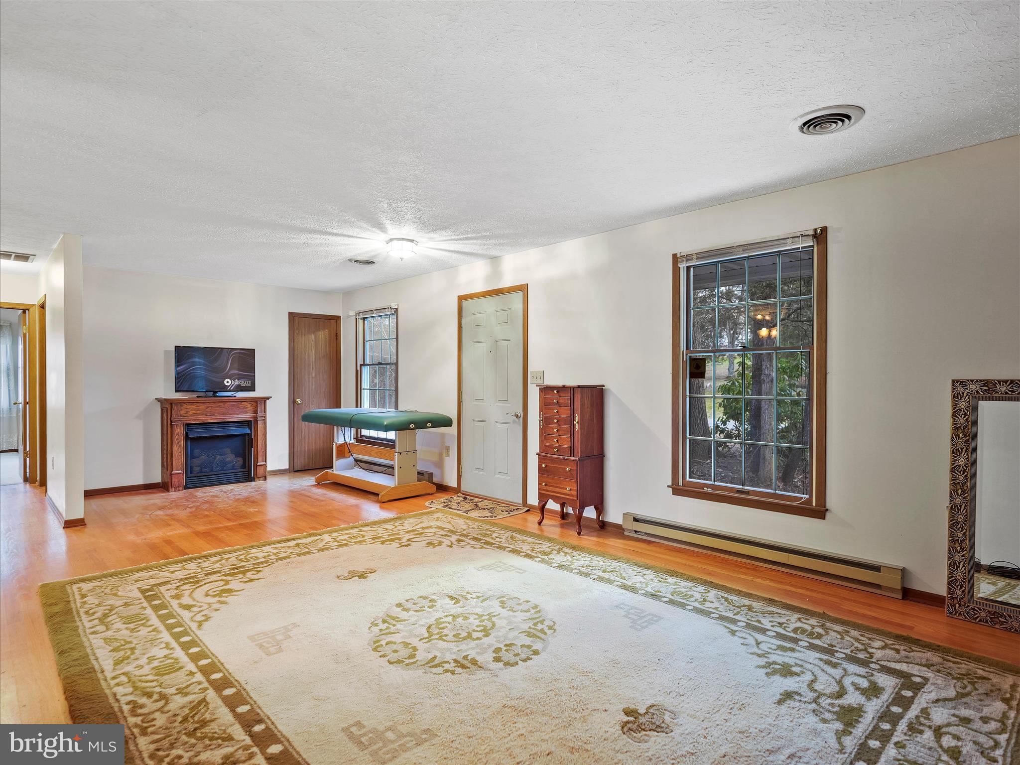 COUNTRY SIDE MANOR - Residential