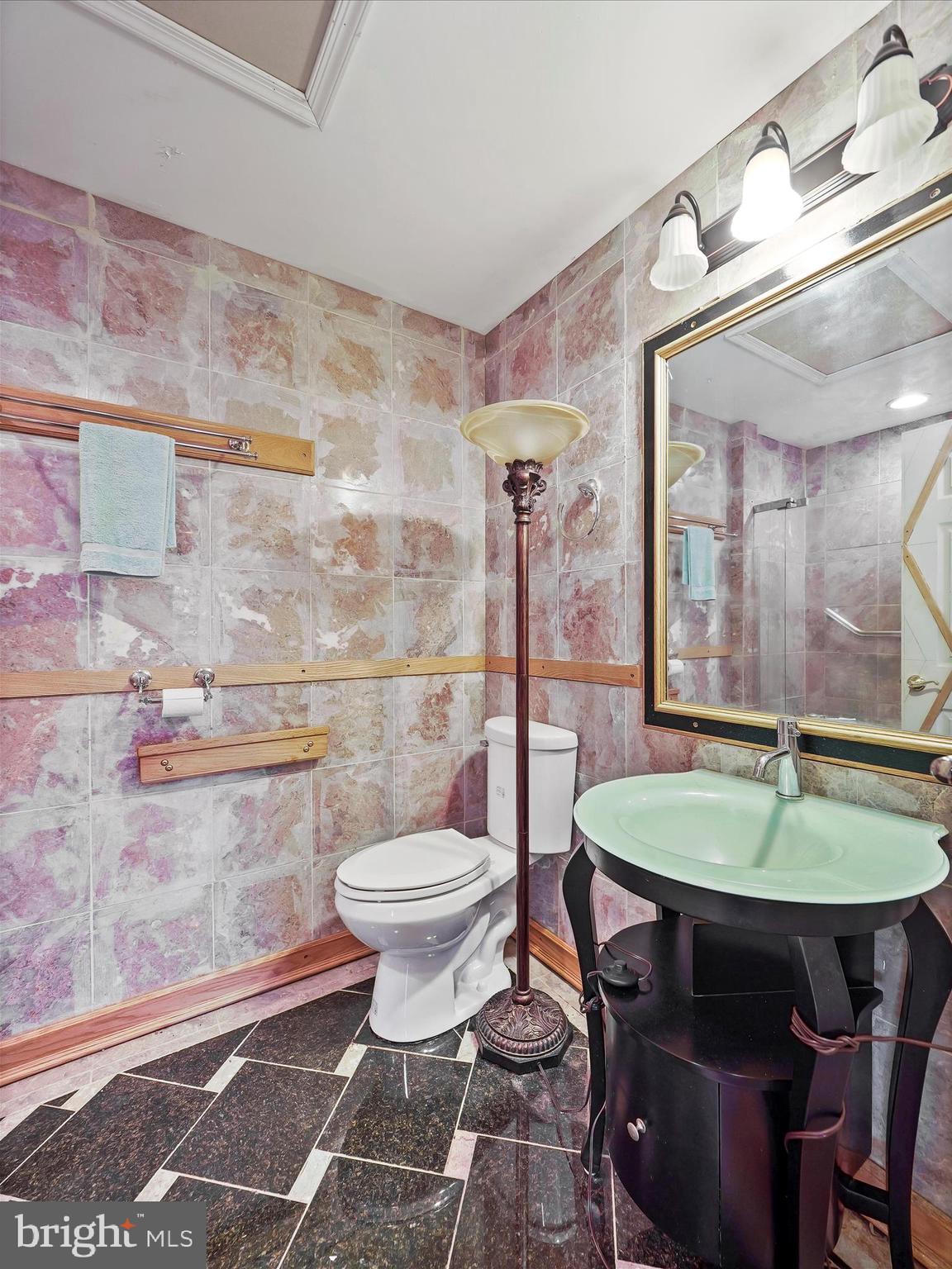 COUNTRY SIDE MANOR - Residential