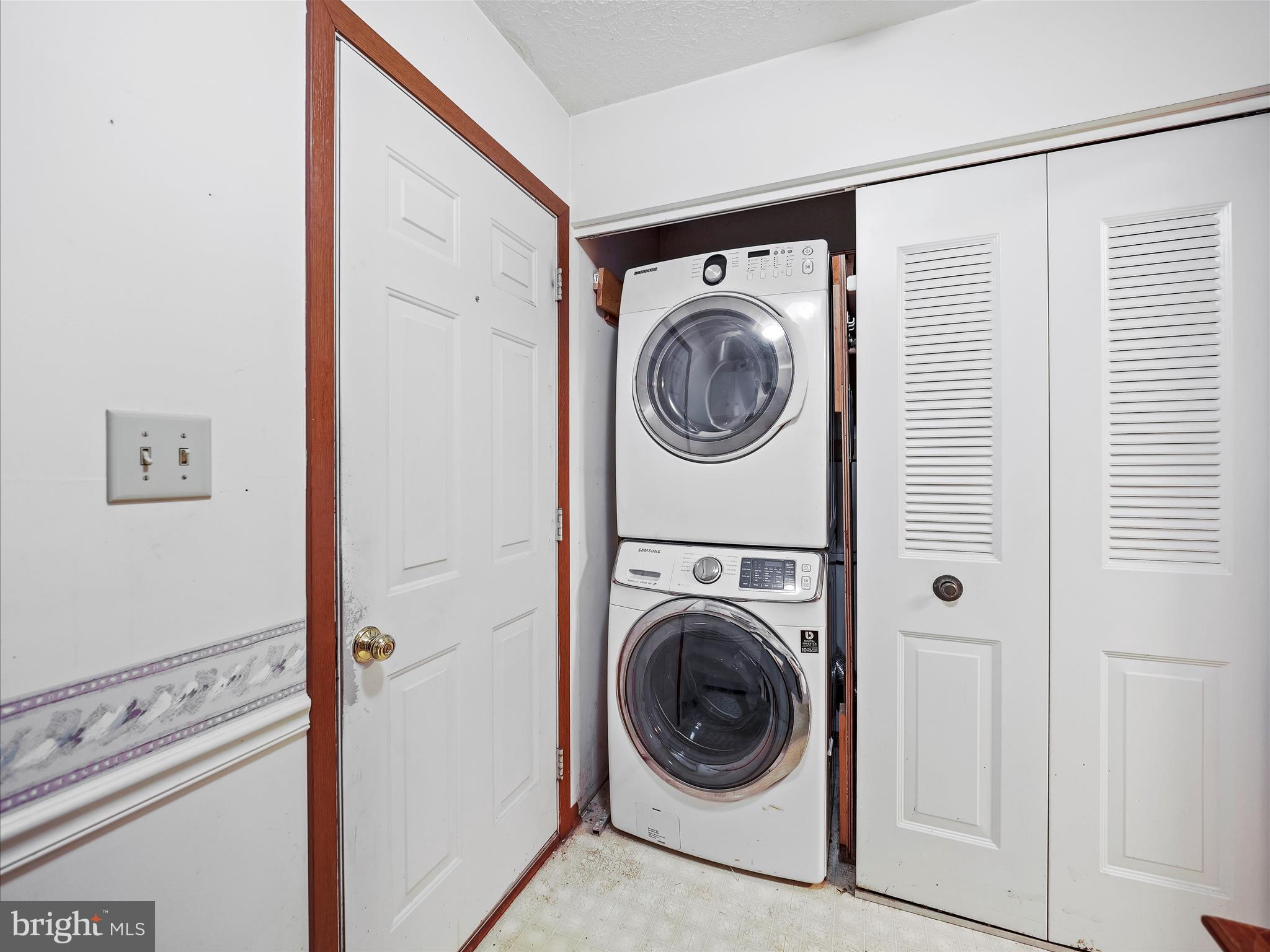 COUNTRY SIDE MANOR - Residential