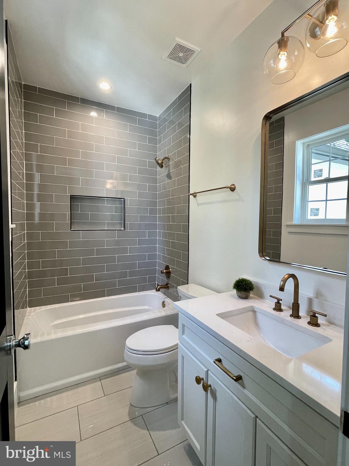 COUNTRY CLUB GROVE - Residential