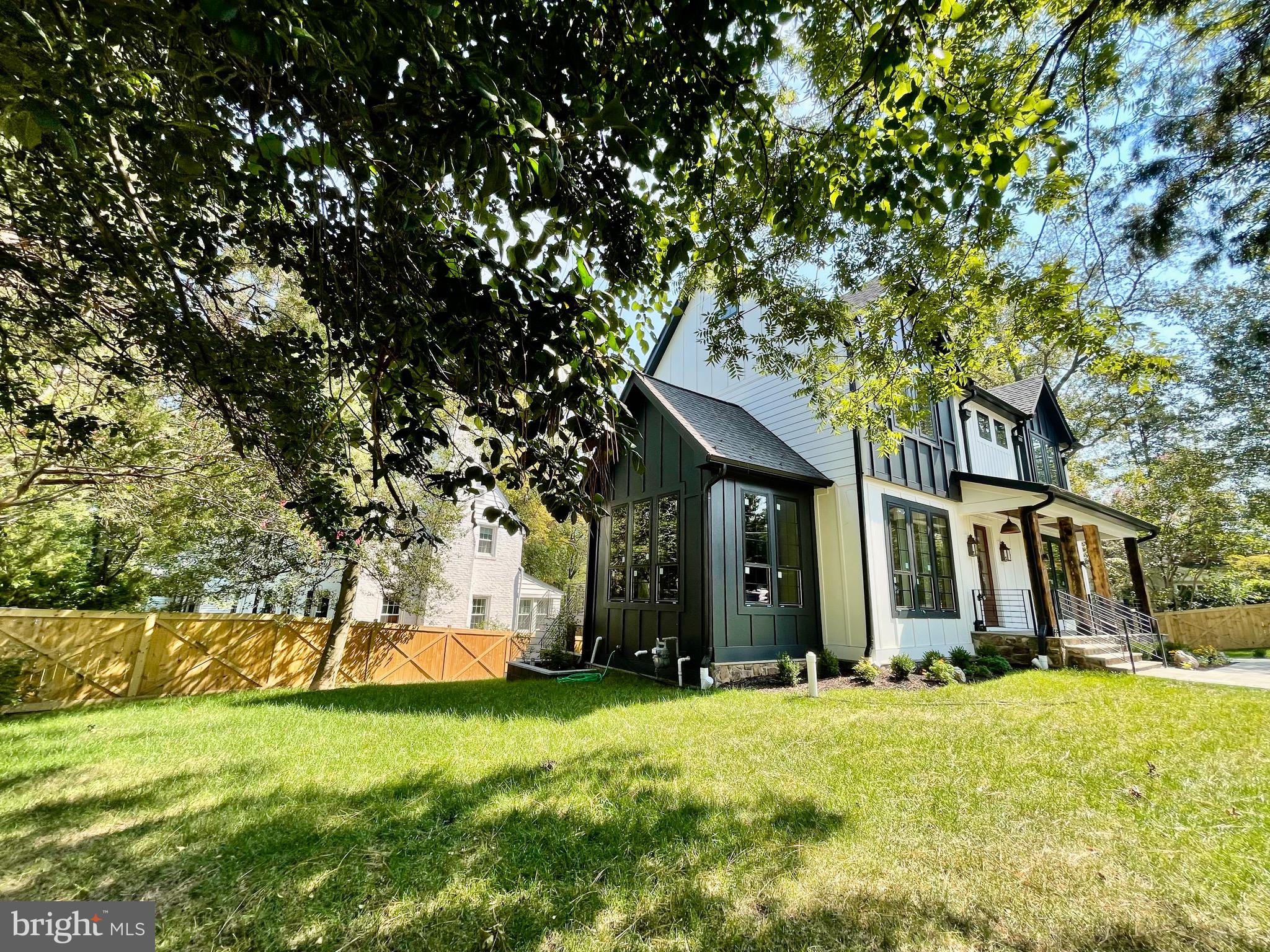 COUNTRY CLUB GROVE - Residential