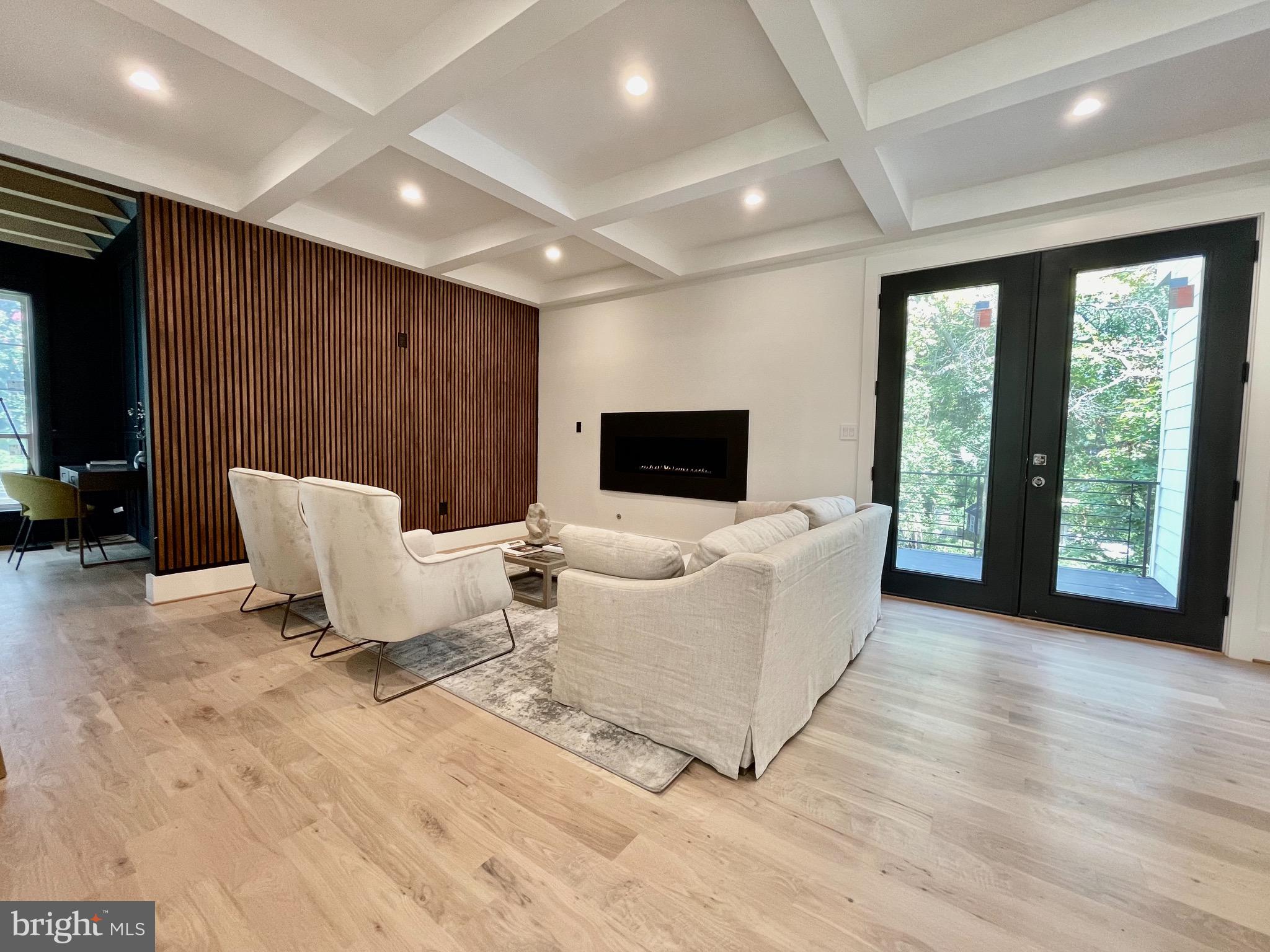 COUNTRY CLUB GROVE - Residential