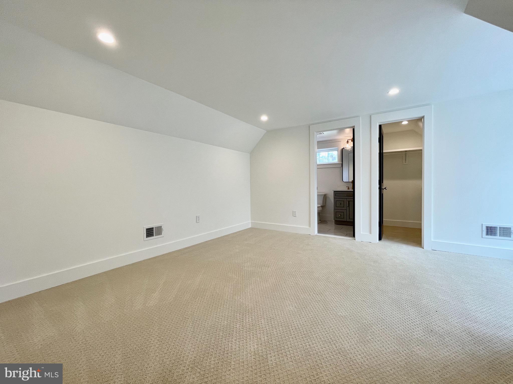 COUNTRY CLUB GROVE - Residential