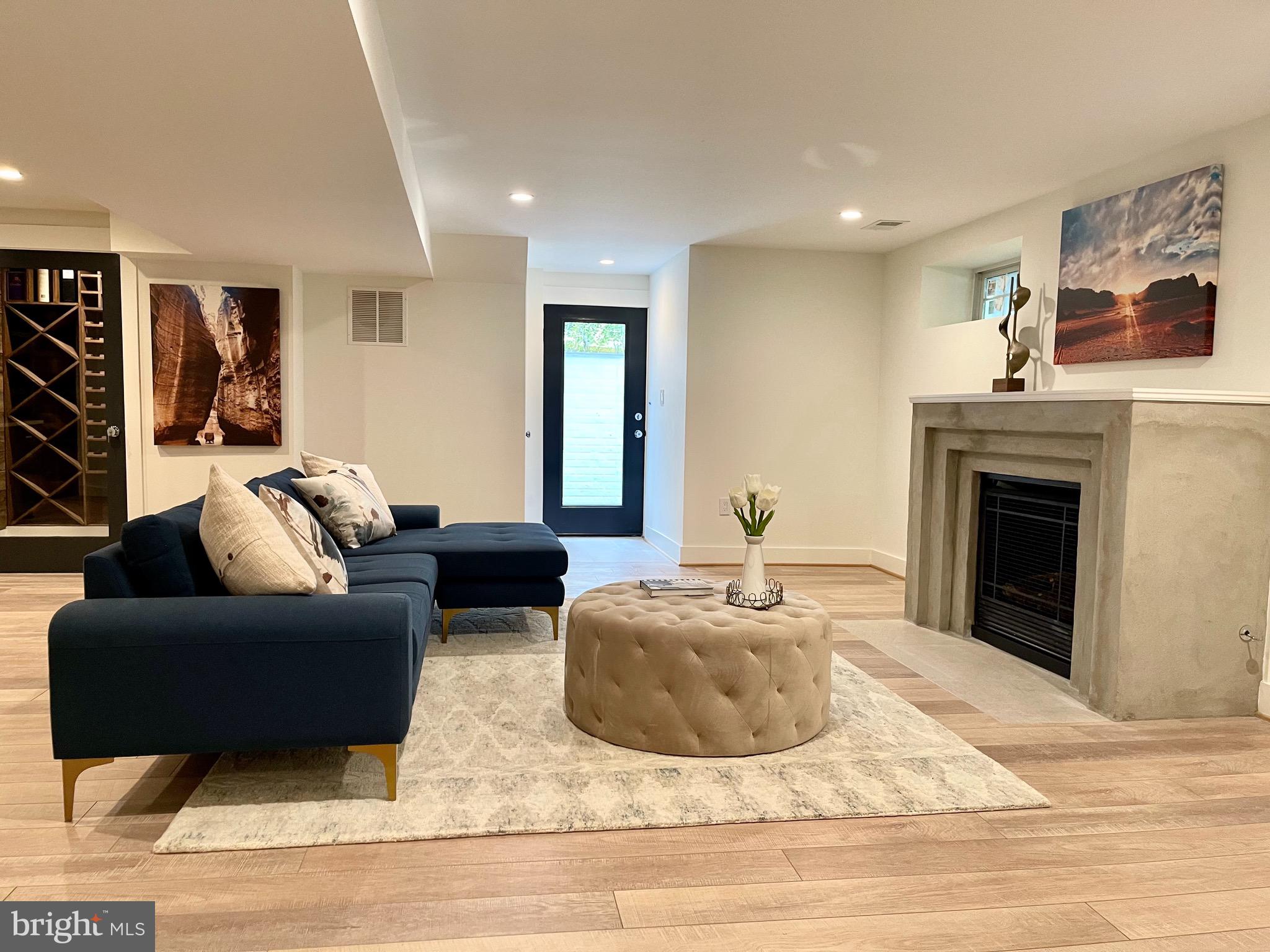 COUNTRY CLUB GROVE - Residential