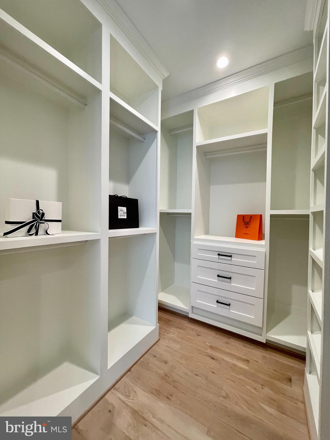 COUNTRY CLUB GROVE - Residential